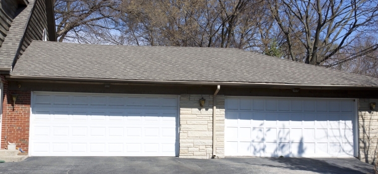 Cold-Weather Garage Door Repair Challenges in Ontario Homes
